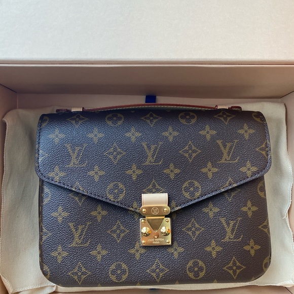 Authentic Louis Vuitton Pochette Métis Monogram - Picture 12 of 12
